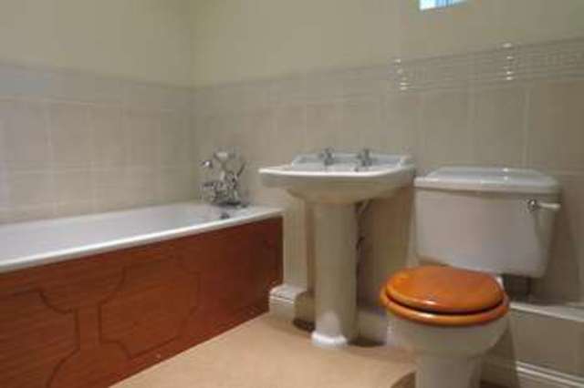  Image of 2 bedroom Flat to rent in Mansard Mews Horseshoe Road Pangbourne Reading RG8 at Reading Road Pangbourne Reading, RG8 7JG