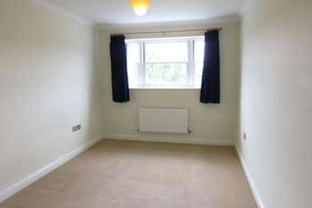 Image of 2 bedroom Flat to rent in Mansard Mews Horseshoe Road Pangbourne Reading RG8 at Reading Road Pangbourne Reading, RG8 7JG
