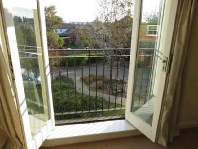  Image of 2 bedroom Flat to rent in Mansard Mews Horseshoe Road Pangbourne Reading RG8 at Reading Road Pangbourne Reading, RG8 7JG