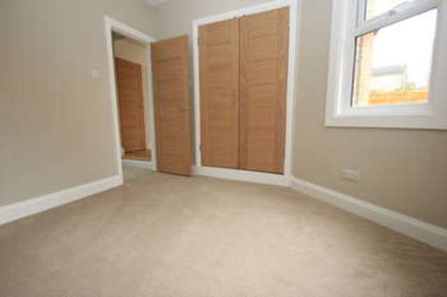  Image of 1 bedroom Detached house to rent in Park Road Berrylands Surbiton KT5 at Surbiton Surrey, KT5 8QA