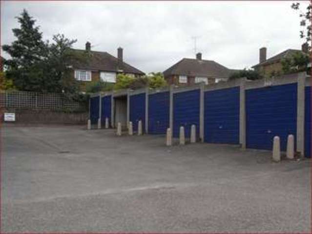  Image of 2 bedroom Property for sale in Park Road New Barnet Barnet EN4 at Park Road New Barnet NEW BARNET, EN4 9QG