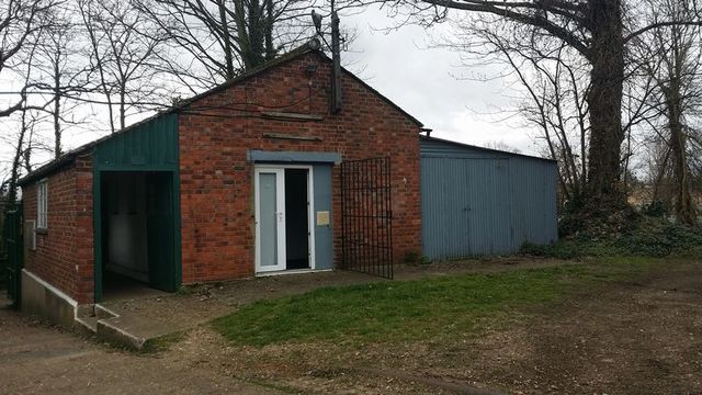  Image of Property to rent in Platts Eyot Hampton TW12 at Platts Eyot  Hampton, TW12 2HF