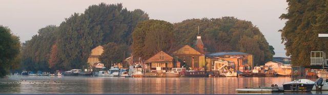  Image of Property to rent in Platts Eyot Hampton TW12 at Platts Eyot  Hampton, TW12 2HF
