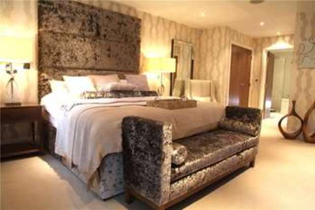  Image of 2 bedroom Apartment for sale in Sparrows Herne Bushey WD23 at Bushey Hertfordshire Bushey Heath, WD23 1AQ