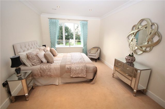  Image of 2 bedroom Apartment for sale in Nether Street London N12 at London  Woodside Park, N12 8EU