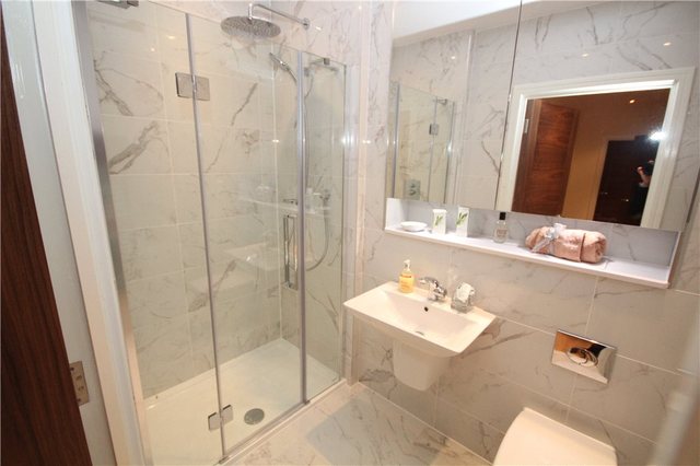  Image of 2 bedroom Apartment for sale in Nether Street London N12 at London  Woodside Park, N12 8EU