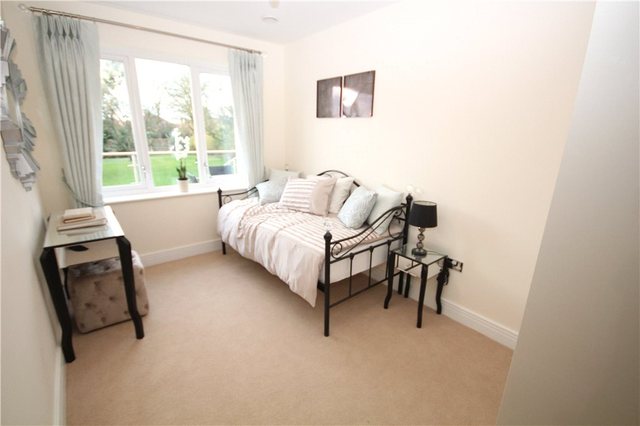  Image of 2 bedroom Apartment for sale in Nether Street London N12 at London  Woodside Park, N12 8EU