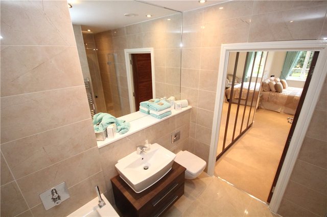  Image of 2 bedroom Apartment for sale in Nether Street London N12 at London  Woodside Park, N12 8EU