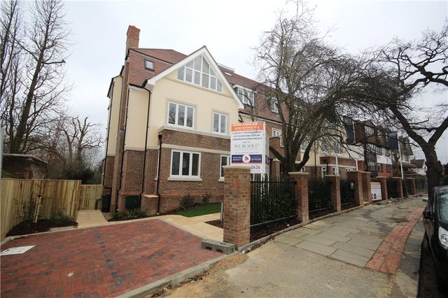  Image of 2 bedroom Apartment for sale in Nether Street London N12 at London  Woodside Park, N12 8EU