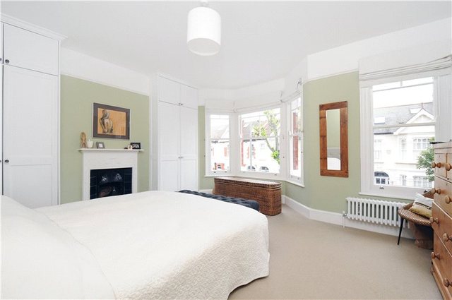  Image of 5 bedroom Terraced house for sale in Pulborough Road London SW18 at London  West Hill, SW18 5UN