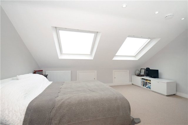  Image of 5 bedroom Terraced house for sale in Pulborough Road London SW18 at London  West Hill, SW18 5UN