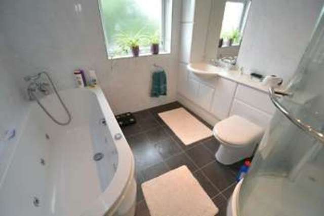  Image of 3 bedroom Detached house for sale in Ravensdale Avenue Long Eaton Nottingham NG10 at Ravensdale Avenue  Long Eaton, NG10 4GG