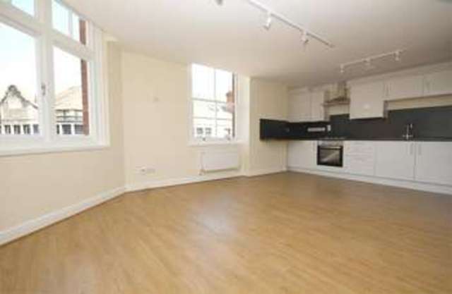  Image of 2 bedroom Flat for sale in Reading Road Henley-on-Thames RG9 at Henley-On-Thames, RG9 1AB