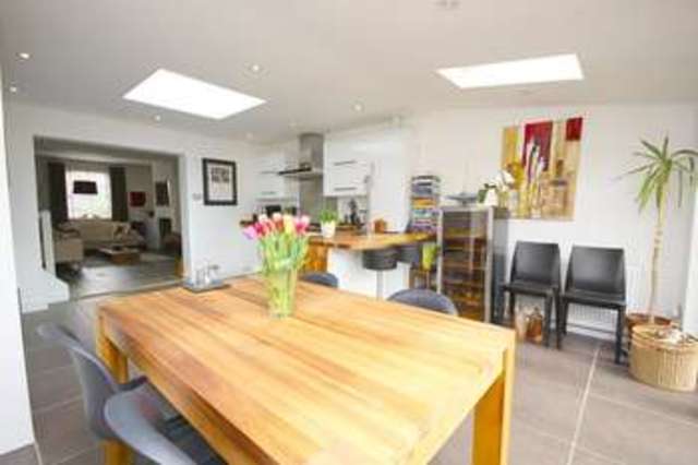  Image of 2 bedroom Terraced house for sale in Reading Road Henley-on-Thames RG9 at Henley-On-Thames, RG9 1EA