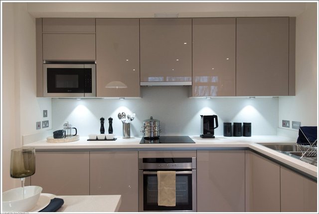  Image of 1 bedroom Apartment for sale in Ridgmont Road St. Albans AL1 at St. Albans Hertfordshire St Albans, AL1 3AH