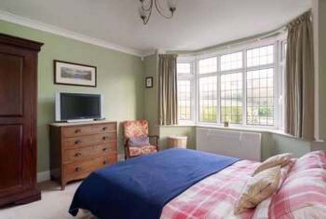 Image of 5 bedroom Detached house for sale in Finchdean Road Rowland