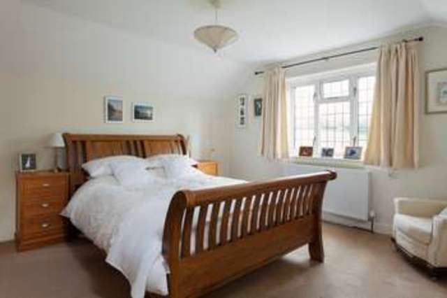  Image of 5 bedroom Detached house for sale in Finchdean Road Rowland