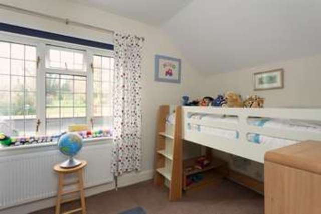  Image of 5 bedroom Detached house for sale in Finchdean Road Rowland
