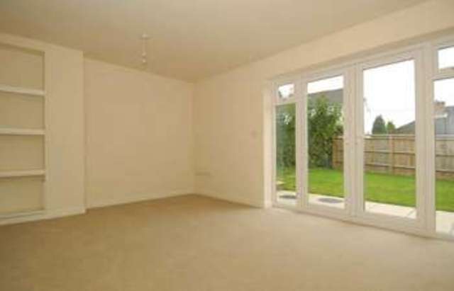  Image of 3 bedroom Semi-Detached house for sale in Rowles Close Kennington Oxford OX1 at Kennington, OX1 5LX