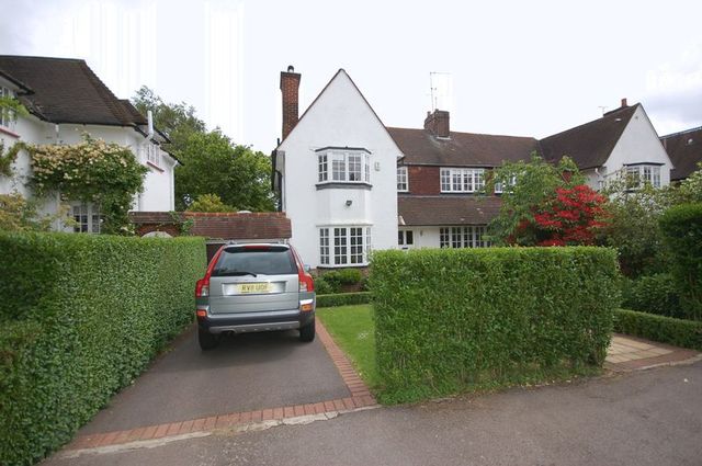 Image of 5 bedroom Semi-Detached house to rent in Ruskin Close London NW11 at Ruskin Close Hampstead Garden Suburb London, NW11 7AU