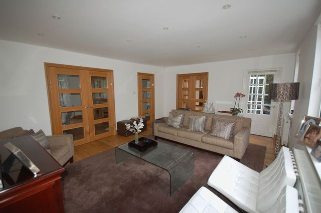  Image of 5 bedroom Semi-Detached house to rent in Ruskin Close London NW11 at Ruskin Close Hampstead Garden Suburb London, NW11 7AU
