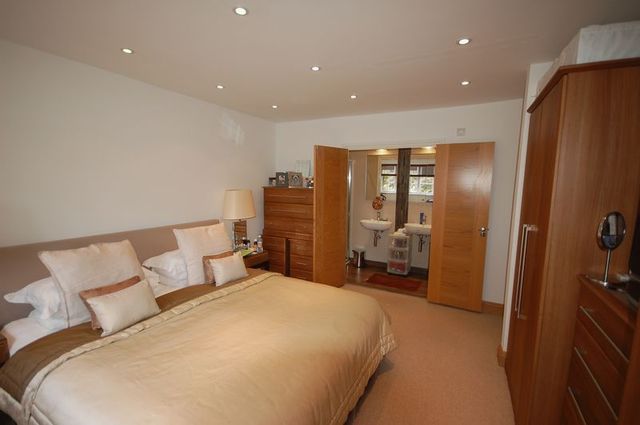  Image of 5 bedroom Semi-Detached house to rent in Ruskin Close London NW11 at Ruskin Close Hampstead Garden Suburb London, NW11 7AU