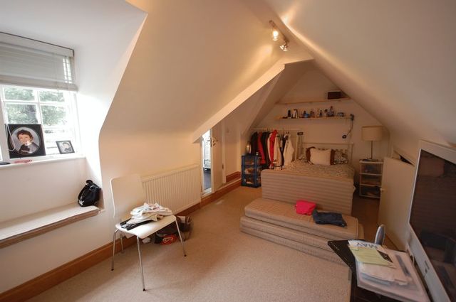  Image of 5 bedroom Semi-Detached house to rent in Ruskin Close London NW11 at Ruskin Close Hampstead Garden Suburb London, NW11 7AU
