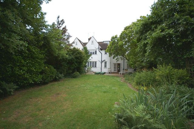  Image of 5 bedroom Semi-Detached house to rent in Ruskin Close London NW11 at Ruskin Close Hampstead Garden Suburb London, NW11 7AU