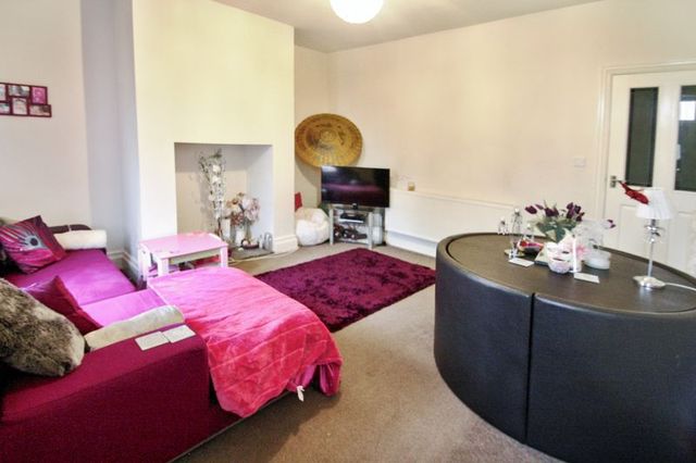  Image of 2 bedroom Terraced house to rent in Saddleworth Road Elland HX5 at Saddleworth Road  Elland, HX5 0RY