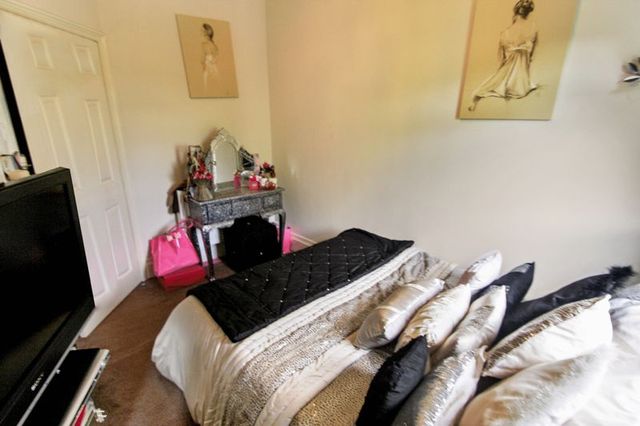  Image of 2 bedroom Terraced house to rent in Saddleworth Road Elland HX5 at Saddleworth Road  Elland, HX5 0RY