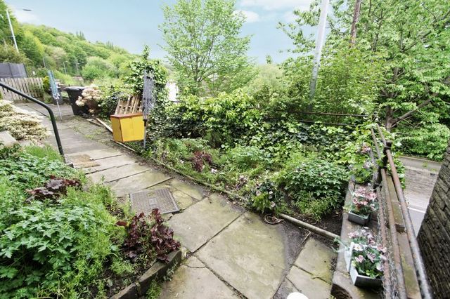  Image of 2 bedroom Terraced house to rent in Saddleworth Road Elland HX5 at Saddleworth Road  Elland, HX5 0RY