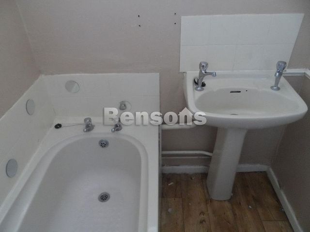  Image of 3 bedroom Semi-Detached house to rent in Shawfield Close Sutton Hill Telford TF7 at Shawfield Close Sutton Hill Telford, TF7 4BB