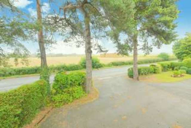  Image of 5 bedroom Detached house to rent in New Road Shillingford Wallingford OX10 at 39 New Road  Shillingford, OX10 7ED