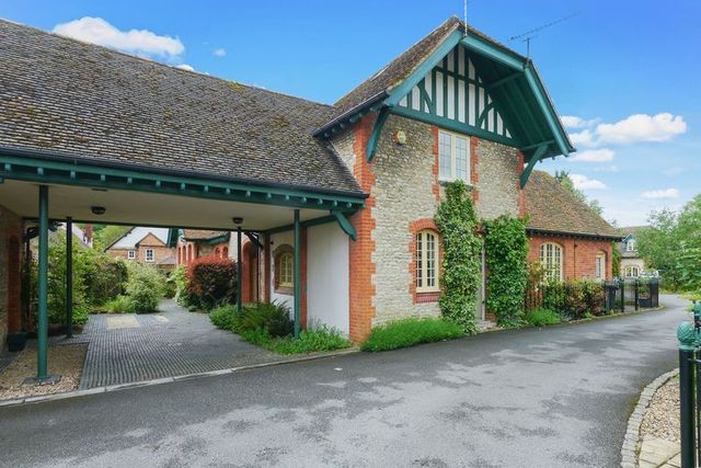  Image of 2 bedroom Flat for sale in Wallingford Road Shillingford Wallingford OX10 at Wallingford Road  Wallingford, OX10 7EU