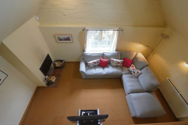  Image of 2 bedroom Flat for sale in Wallingford Road Shillingford Wallingford OX10 at Wallingford Road  Wallingford, OX10 7EU