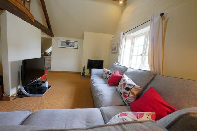  Image of 2 bedroom Flat for sale in Wallingford Road Shillingford Wallingford OX10 at Wallingford Road  Wallingford, OX10 7EU