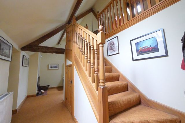  Image of 2 bedroom Flat for sale in Wallingford Road Shillingford Wallingford OX10 at Wallingford Road  Wallingford, OX10 7EU