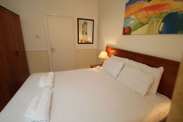  Image of 1 bedroom Flat to rent in Castletown Road London W14 at Castletown Road  London, W14 9HE