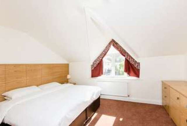  Image of 2 bedroom Property to rent in Stanley Road Teddington TW11 at Stanley Road  Teddington, TW11 8TX
