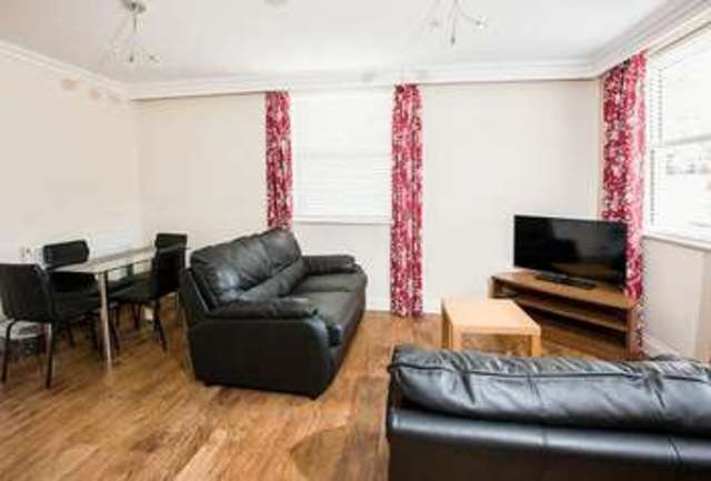  Image of 2 bedroom Property to rent in Stanley Road Teddington TW11 at Stanley Road  Teddington, TW11 8TX