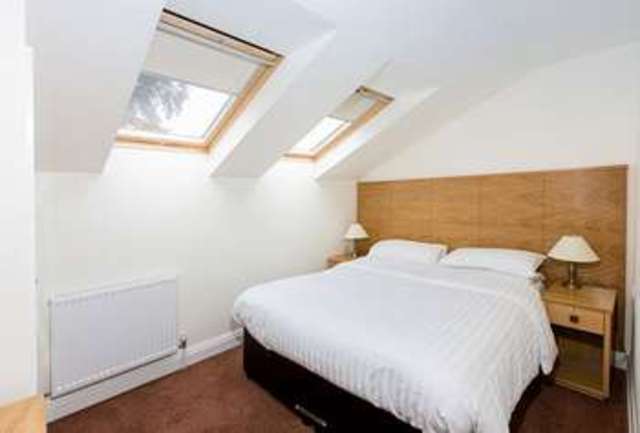  Image of 2 bedroom Property to rent in Stanley Road Teddington TW11 at Stanley Road  Teddington, TW11 8TX
