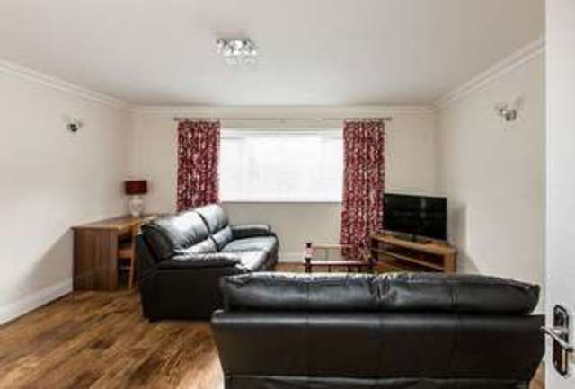  Image of 2 bedroom Property to rent in Stanley Road Teddington TW11 at Stanley Road  Teddington, TW11 8TX