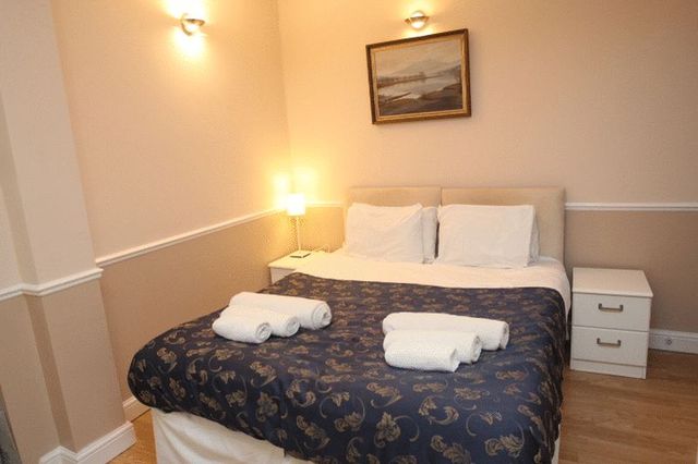  Image of Flat to rent in Castletown Road London W14 at Castletown Road  London, W14 9HE