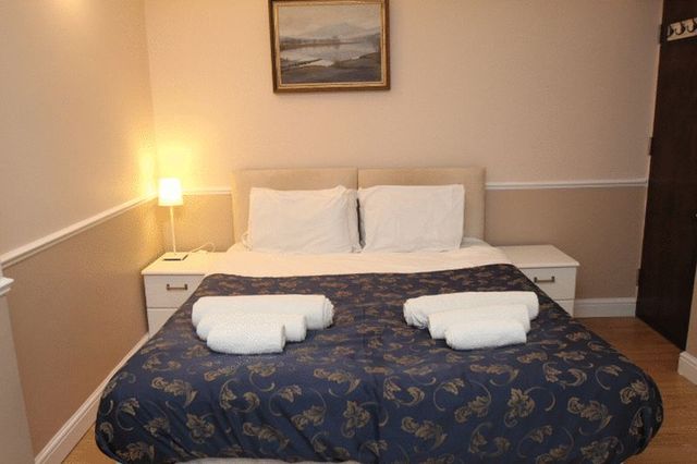 Image of Flat to rent in Castletown Road London W14 at Castletown Road  London, W14 9HE