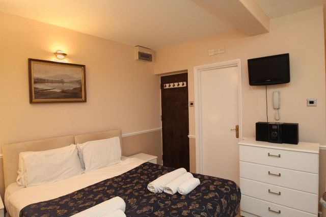  Image of Flat to rent in Castletown Road London W14 at Castletown Road  London, W14 9HE