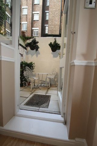  Image of Flat to rent in Castletown Road London W14 at Castletown Road  London, W14 9HE