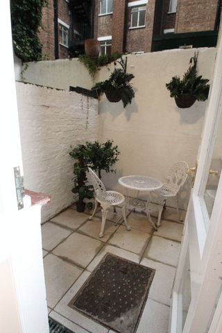  Image of Flat to rent in Castletown Road London W14 at Castletown Road  London, W14 9HE