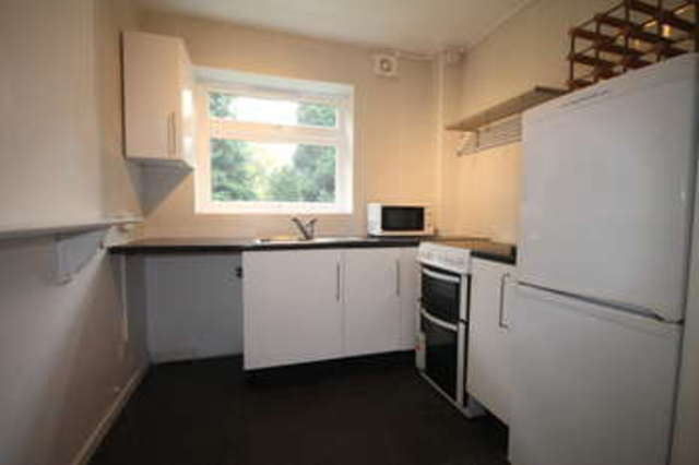  Image of 1 bedroom Flat to rent in Shortlands Grove Bromley BR2 at Bromley Kent Hayes, BR2 0LR