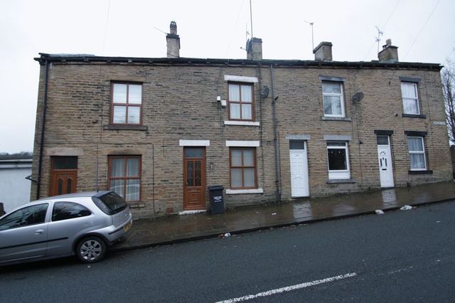  Image of 3 bedroom Detached house to rent in Shroggs Road Halifax HX3 at Shroggs Road  Halifax, HX3 5HL