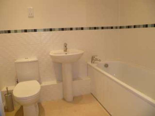  Image of 2 bedroom Flat to rent in Beckenham Grove Shortlands Bromley BR2 at Shortlands Kent Hayes, BR2 0JN